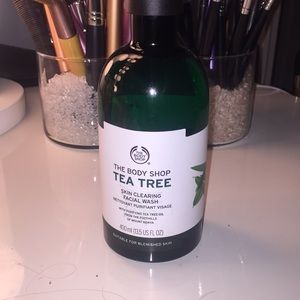 The body shop Tea Tree facial wash
